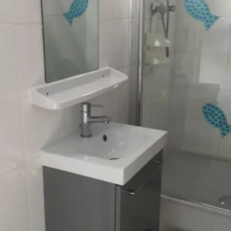En Bord De Pour 4 Pers., Parking Privé, Proche Commerces, Sans Route à Traverser - Fr-1-81-374 *